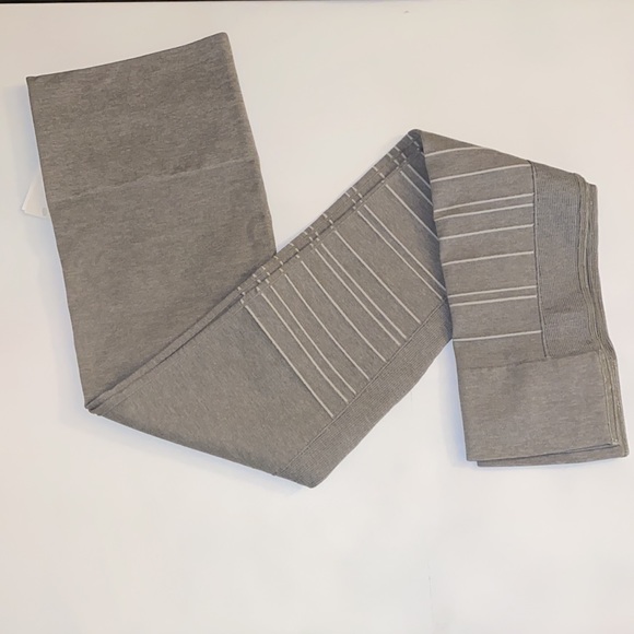 BLANQI HIPSTER CUFFED LEGGINGS - Picture 8 of 8